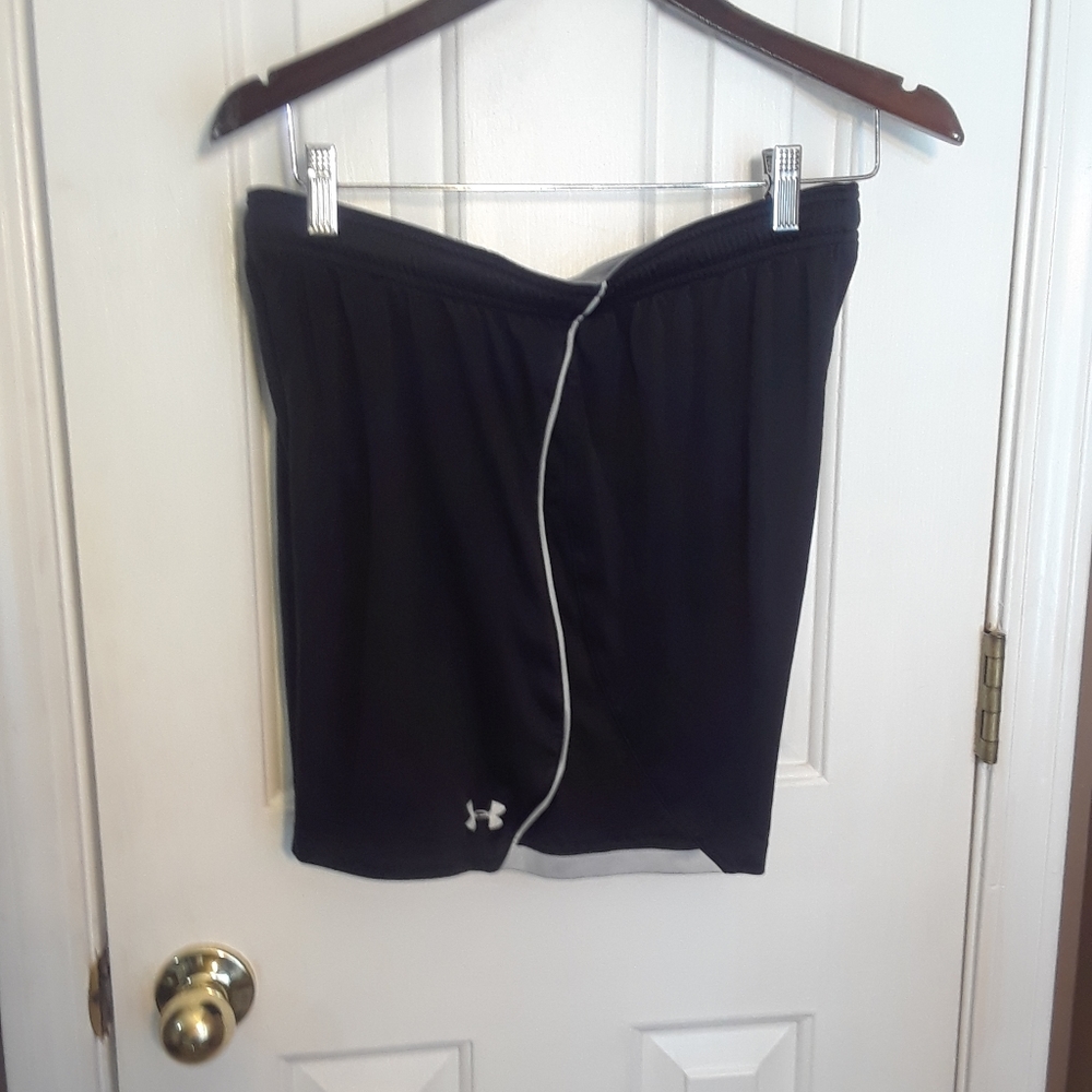 Nwot LARGE UNDER ARMOUR MENS SHORTS